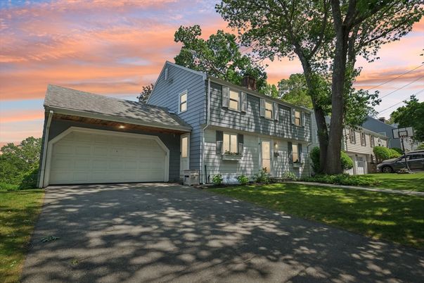 Attached, Exterior, Facade, Raised Ranch