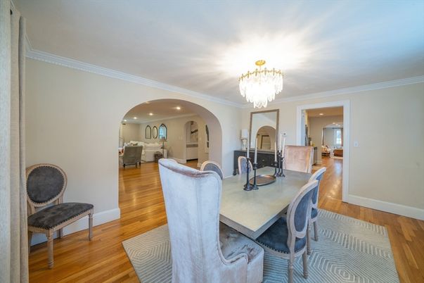 Chandelier, Dining room, Interior, Recessed Lighting, Wood Texture Flooring