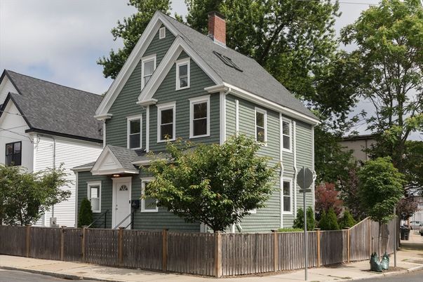 Exterior, Facade, Queen Anne Victorian