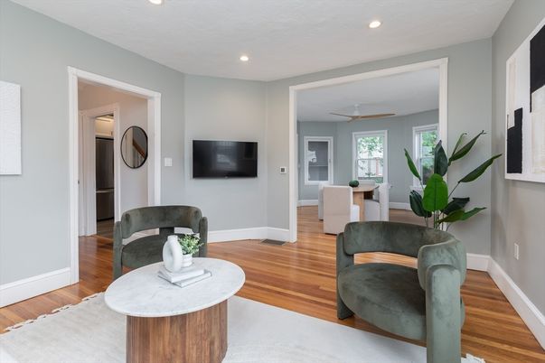 Interior, Recessed Lighting, Wood Texture Flooring