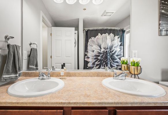 Bathroom, Dual Sink Vanities, Interior