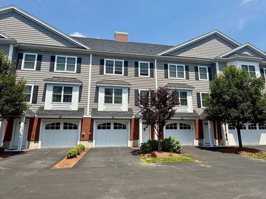 Attached, Exterior, Facade, Rowhouse