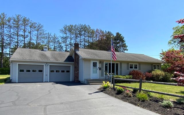 Attached, Exterior, Facade, Cape Cod