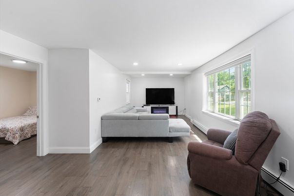 Interior, Living room, Recessed Lighting, Wood Texture Flooring
