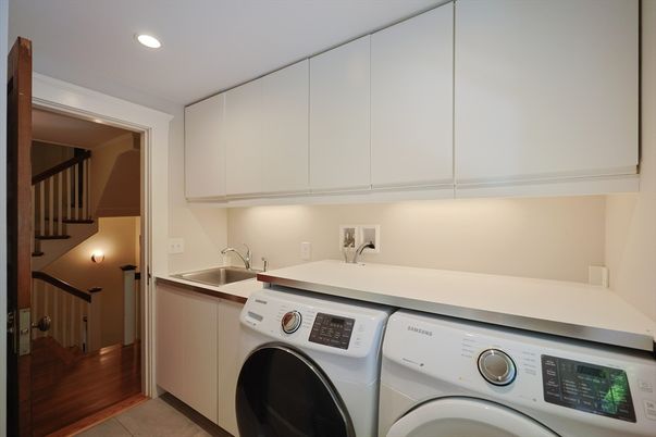 Interior, Recessed Lighting, Washer, Wood Texture Flooring
