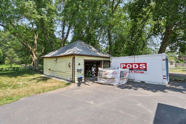 Detached Garage, Exterior