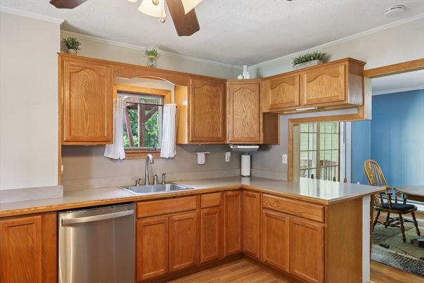 Dining room, Interior, Kitchen, Stainless Steel Appliances, Wood Texture Flooring