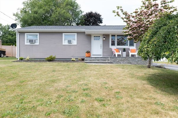 Backyard, Exterior, Facade, Cape Cod