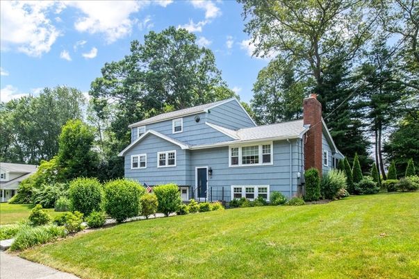 Backyard, Exterior, Facade, Split Level