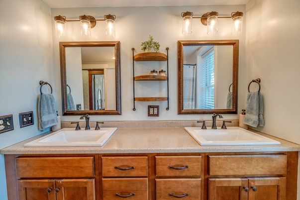 Bathroom, Dual Sink Vanities, Interior
