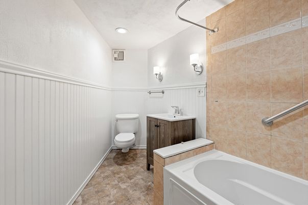 Bathroom, Interior, Recessed Lighting