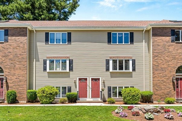 Exterior, Facade, Brick Facade, Rowhouse