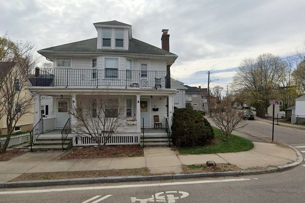 Exterior, Facade, American Foursquare