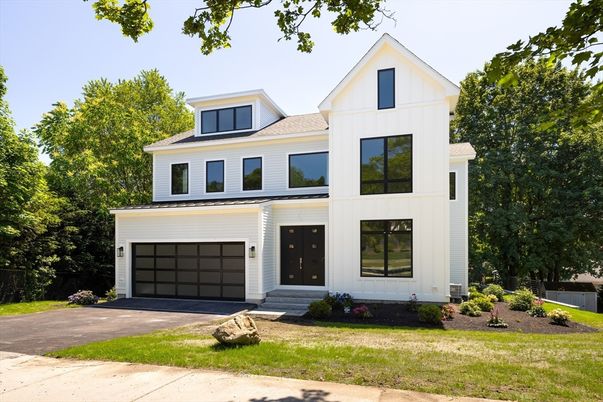 Attached, Exterior, Facade, Farmhouse