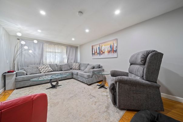 Interior, Living room, Recessed Lighting, Wood Texture Flooring