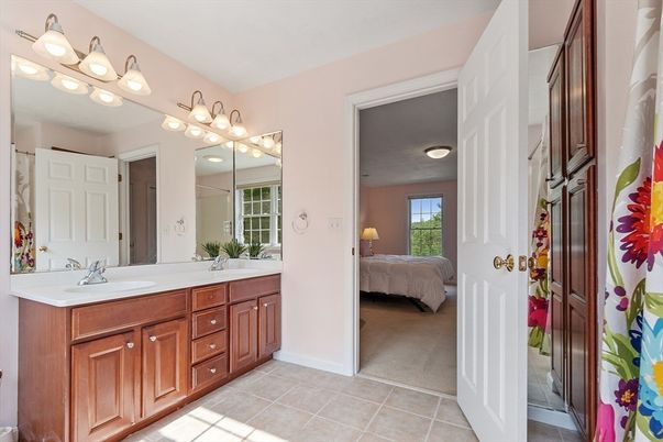 Bathroom, Bedroom, Dual Sink Vanities, Interior