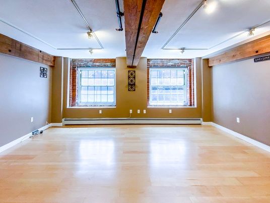 Empty room, Interior, Wooden Beams