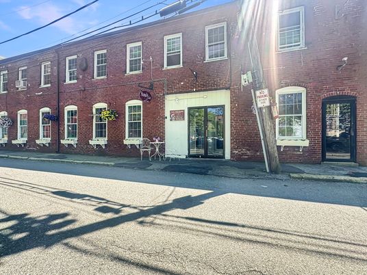 Exterior, Facade, Brick Facade, Rowhouse