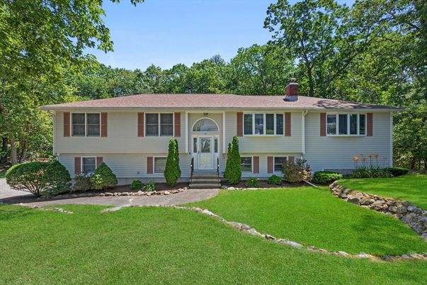 Exterior, Facade, Raised Ranch