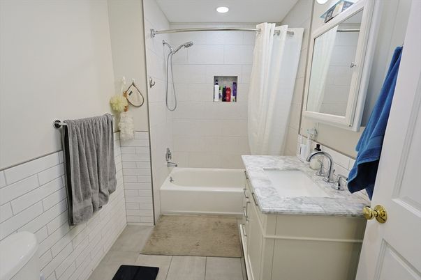 Bathroom, Interior, Recessed Lighting