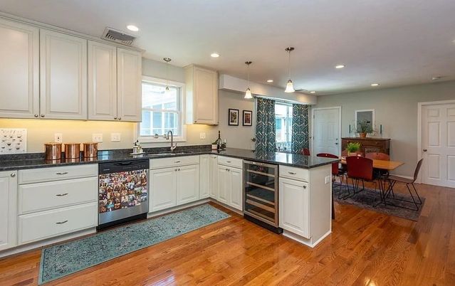 Dining room, Interior, Kitchen, Pendant Lights, Recessed Lighting, Wood Texture Flooring