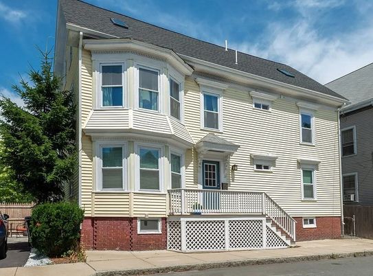 Exterior, Facade, Rowhouse