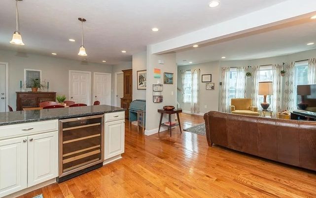 Interior, Living room, Pendant Lights, Recessed Lighting, Wood Texture Flooring