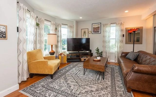 Interior, Living room, Recessed Lighting, Wood Texture Flooring