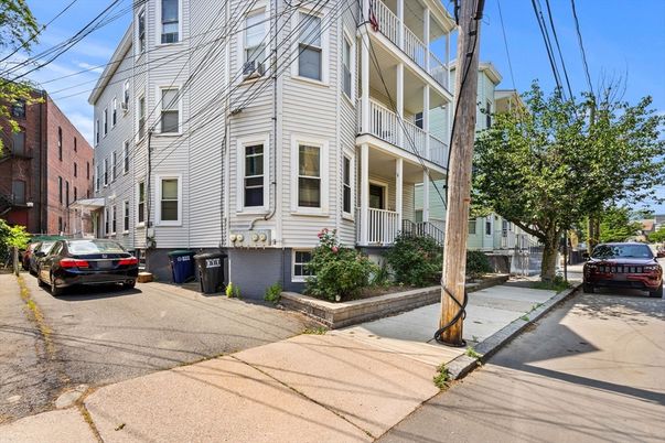 Exterior, Facade, Queen Anne Victorian