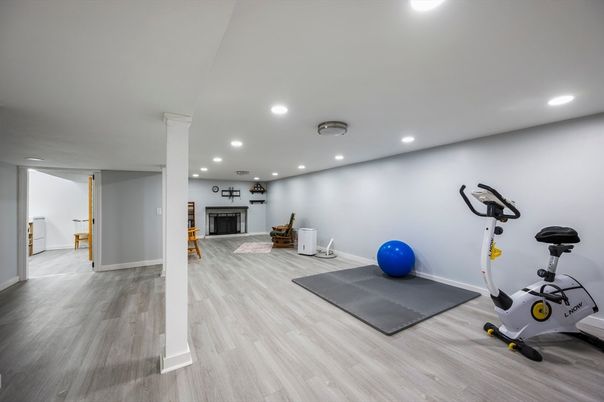 Fitness Equipment, Interior, Recessed Lighting, Wood Texture Flooring