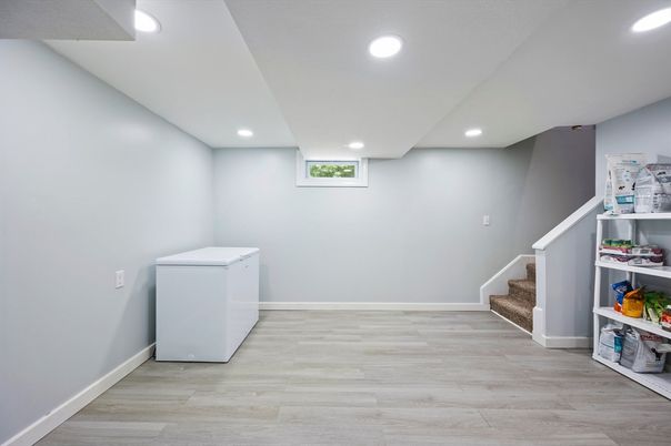 Interior, Recessed Lighting, Wood Texture Flooring