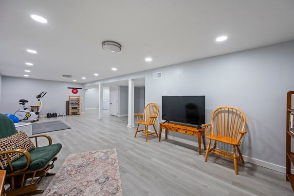 Fitness Equipment, Interior, Recessed Lighting, Wood Texture Flooring