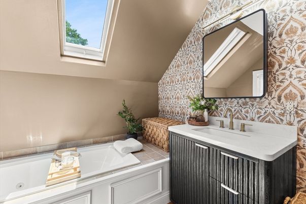 Bathroom, Interior, Tile Countertops