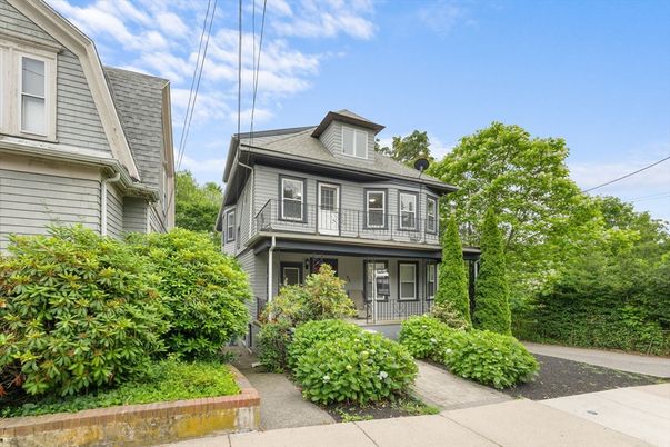 Exterior, Facade, American Foursquare