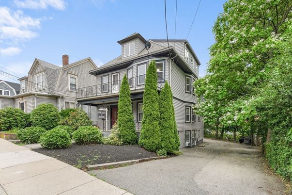Exterior, Facade, Queen Anne Victorian