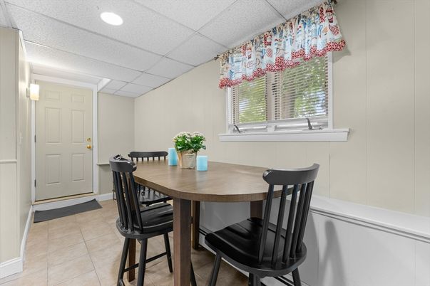 Dining room, Interior, Recessed Lighting