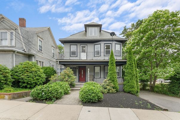 Exterior, Facade, American Foursquare