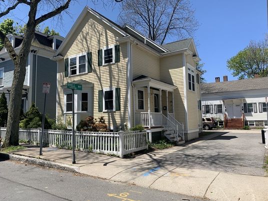 Exterior, Facade, Queen Anne Victorian