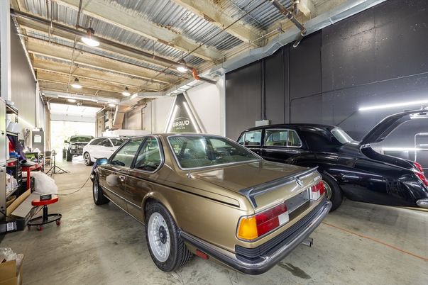 Garage, Interior