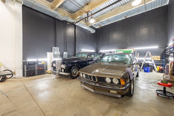 Garage, Interior
