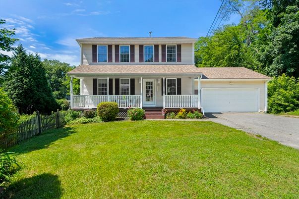Attached, Exterior, Facade, American Foursquare