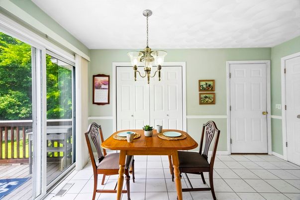 Chandelier, Dining room, Interior
