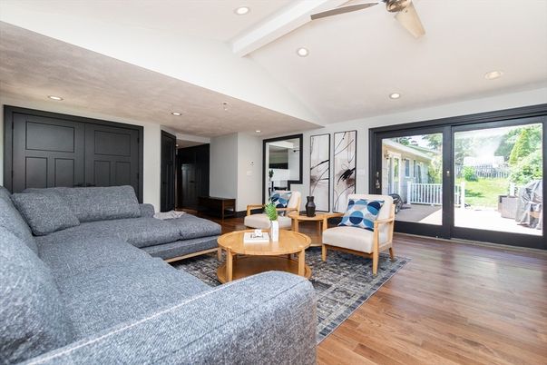 Interior, Living room, Recessed Lighting, Wood Texture Flooring