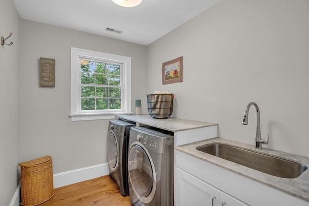 Interior, Washer, Wood Texture Flooring