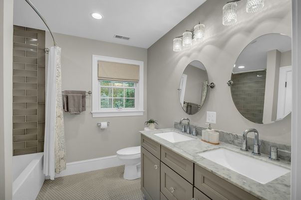 Bathroom, Dual Sink Vanities, Interior, Recessed Lighting