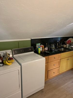 Interior, Washer, Wood Texture Flooring