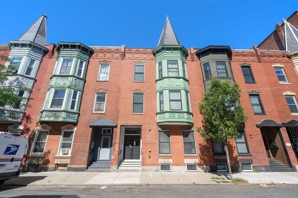 Exterior, Facade, Brick Facade, Rowhouse