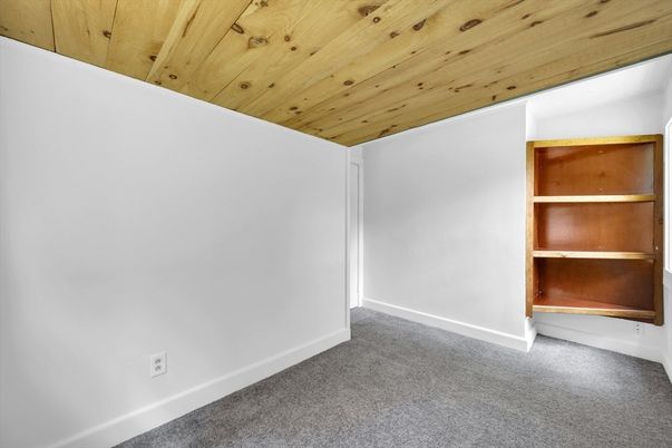 Empty room, Interior, Wooden Ceilings