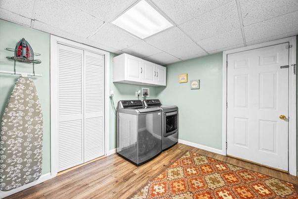 Interior, Washer, Wood Texture Flooring