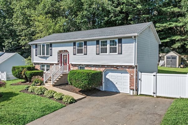 Attached, Exterior, Facade, Brick Facade, Raised Ranch